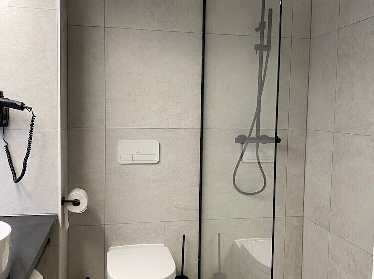 スタンダードルーム, Bremberg