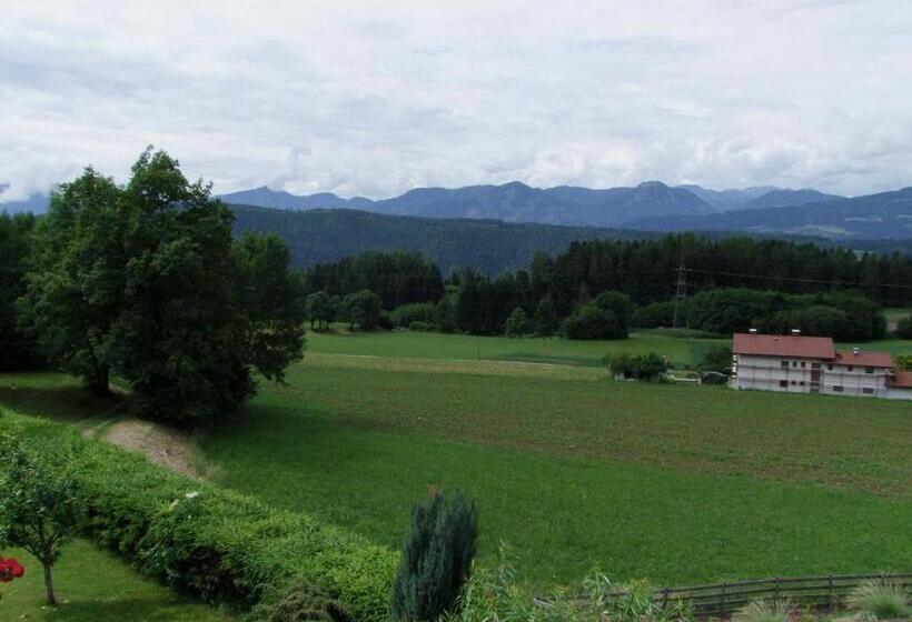 חדר משפחתי, Café Restaurant Matzelsdorfer Hof