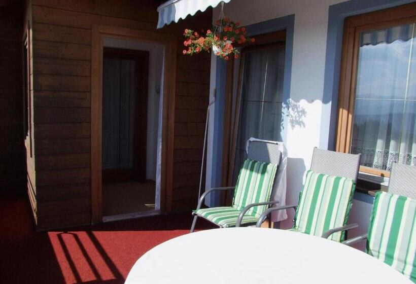 חדר משפחתי, Café Restaurant Matzelsdorfer Hof