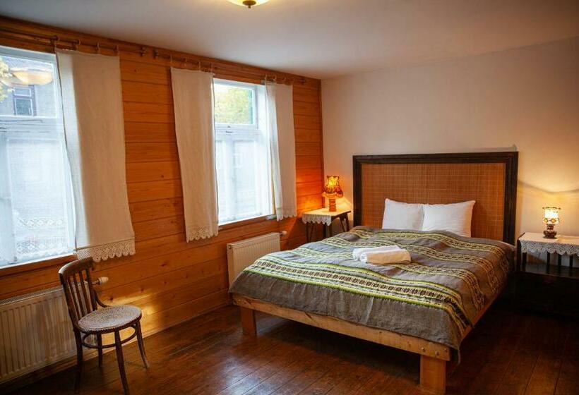 اتاق استاندارد, Ezera Maja