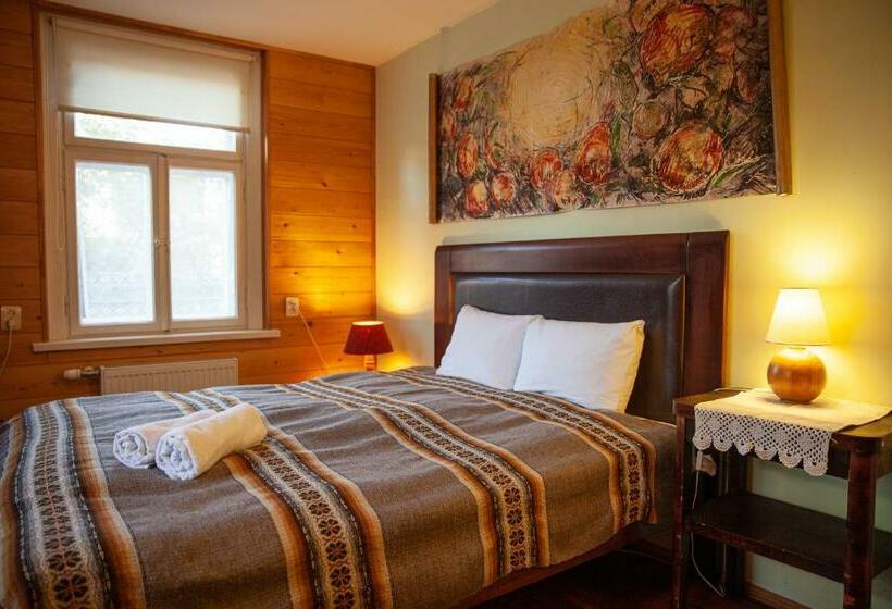 اتاق استاندارد, Ezera Maja