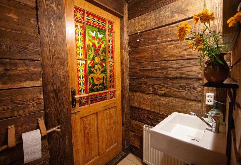 اتاق استاندارد سه نفره, Ezera Maja