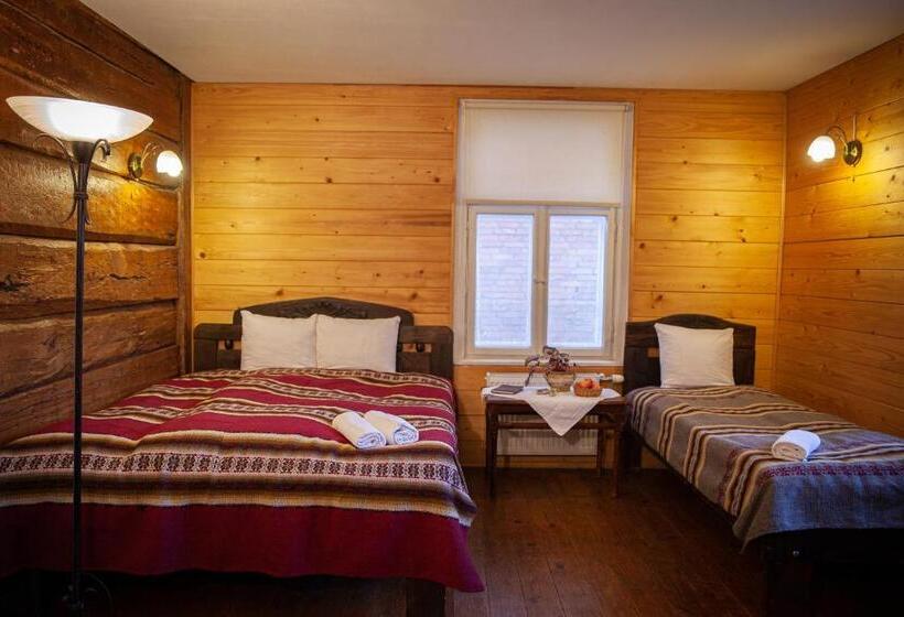 اتاق استاندارد سه نفره, Ezera Maja