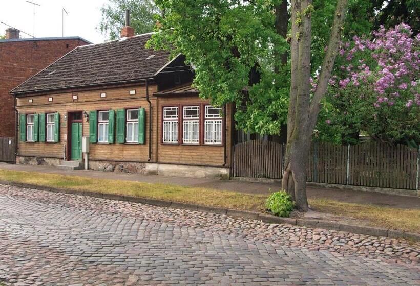 اتاق استاندارد سه نفره, Ezera Maja