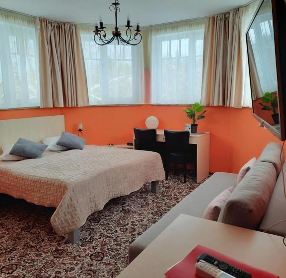 اتاق لوکس, Pils With Self Check In