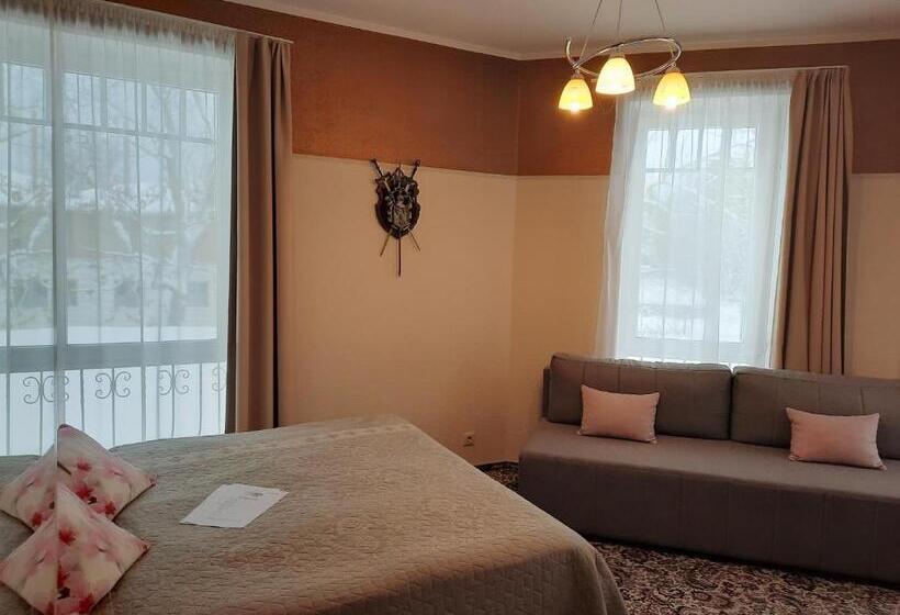 اتاق لوکس, Pils With Self Check In