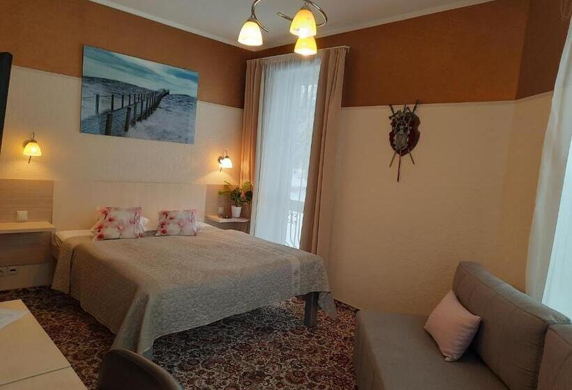 اتاق لوکس, Pils With Self Check In