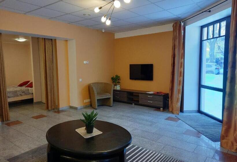 سوییت, Pils With Self Check In