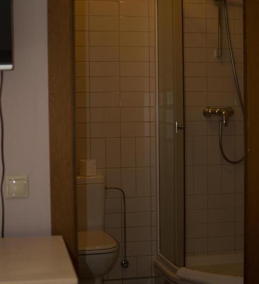 اتاق عادی, Pils With Self Check In