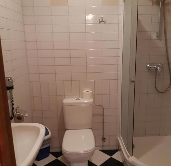 اتاق عادی, Pils With Self Check In