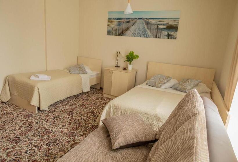 اتاق خانوادگی, Pils With Self Check In