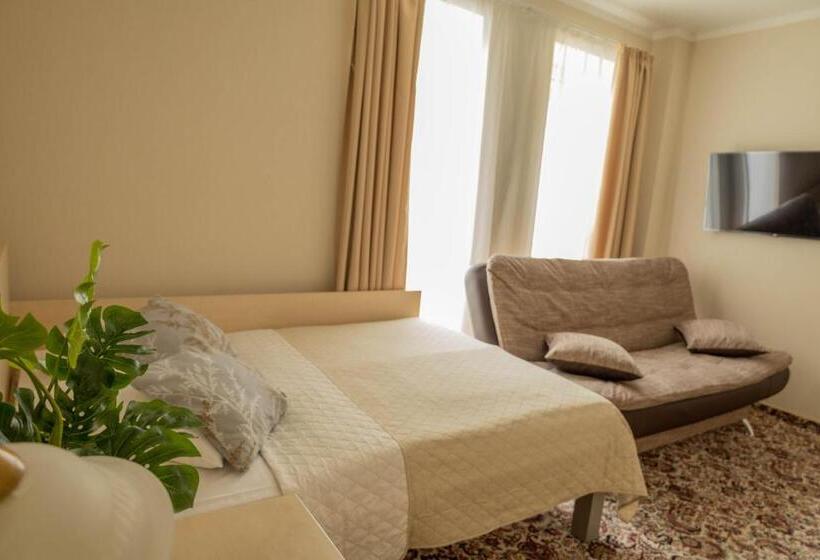 اتاق خانوادگی, Pils With Self Check In