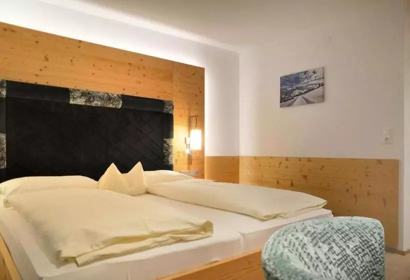 Standard Yhden Hengen Huone, Platzl