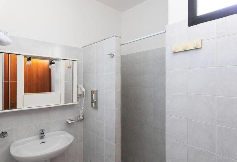 חדר סטנדרט לארבעה, Residence Nemo