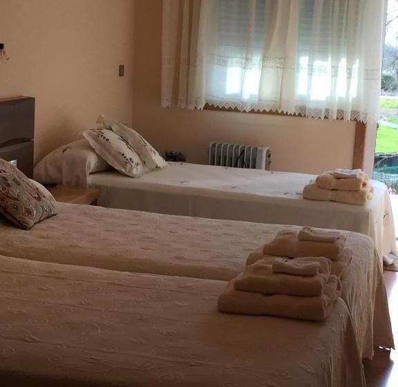 غرفة قياسية ثلاثية, Santa Cruz