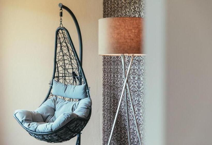 Номер Deluxe, Traumvogel