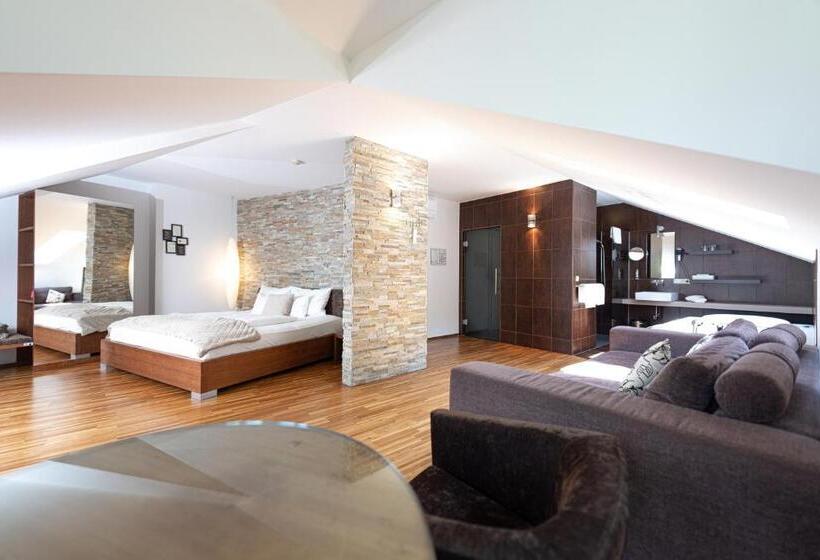 Полулюкс, Traumvogel