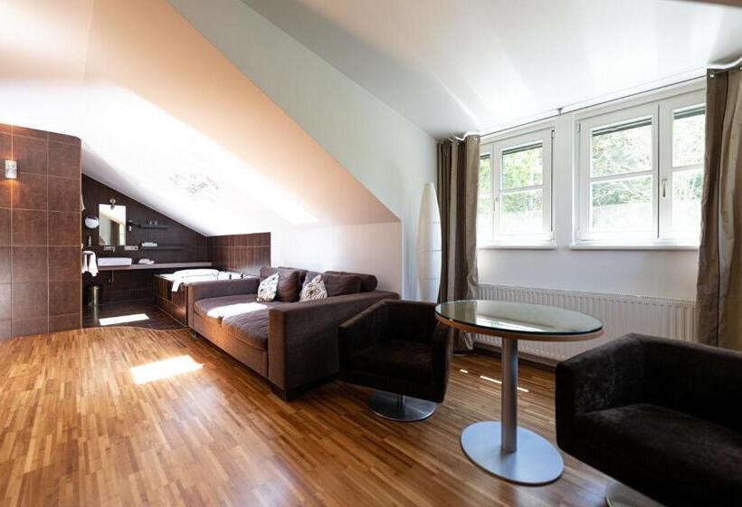 Полулюкс, Traumvogel