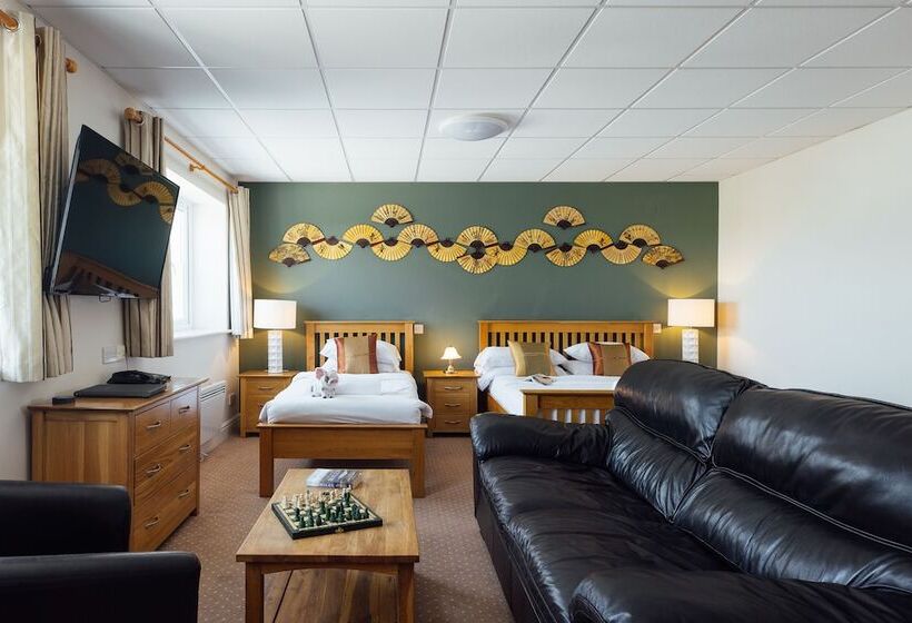 חדר משפחתי, The Imperial Dragon