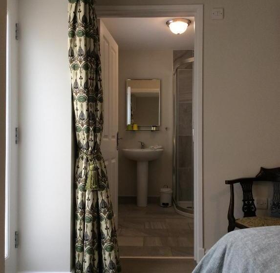 标准房带园景, Three Cranes