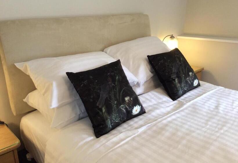 标准房带园景, Three Cranes