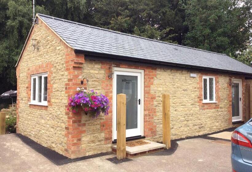 标准房带园景, Three Cranes