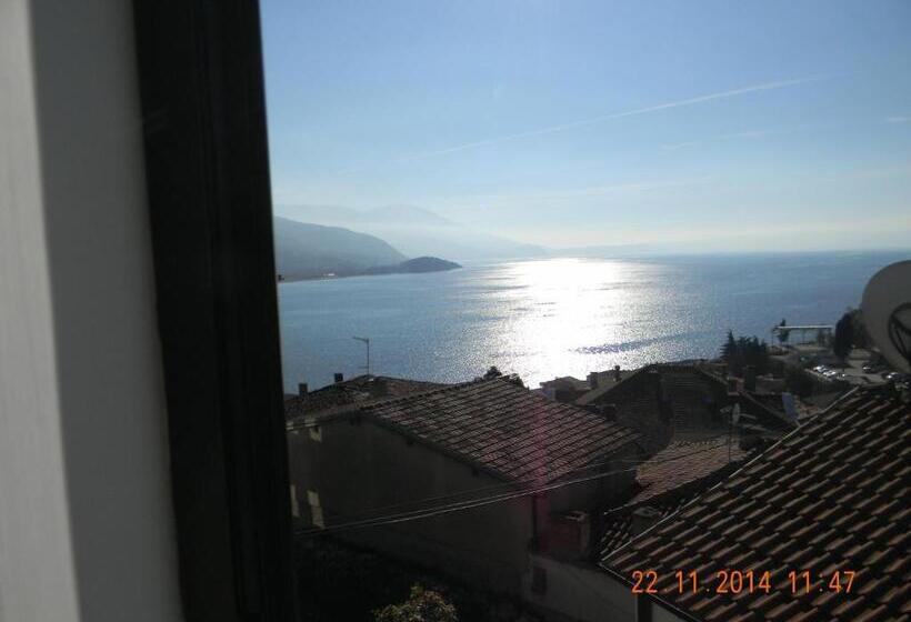 اتاق لوکس با چشمانداز دریاچه, Villa Kale