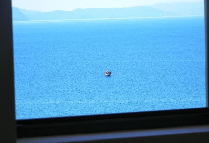 اتاق لوکس با چشمانداز دریاچه, Villa Kale