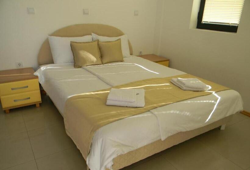 اتاق لوکس با چشمانداز دریاچه, Villa Kale