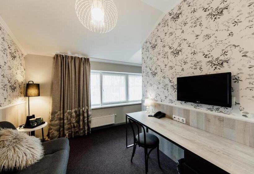 سوییت جونیور, Wolmar