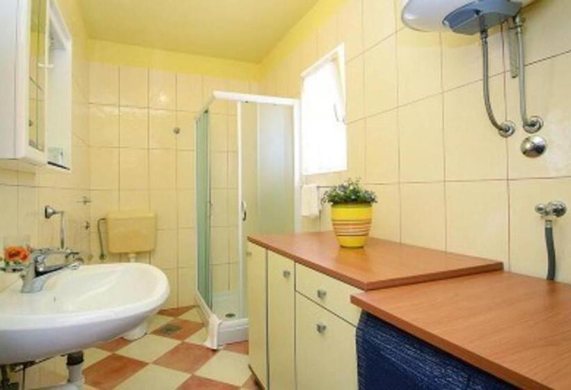 テラス付き１ベッドルームアパートメント, Apartments And Rooms With Parking Space Porec   6917