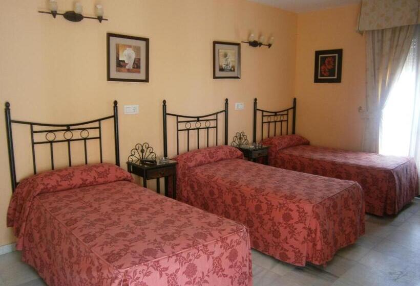 اتاق استاندارد سه نفره, Hostal Almanzor