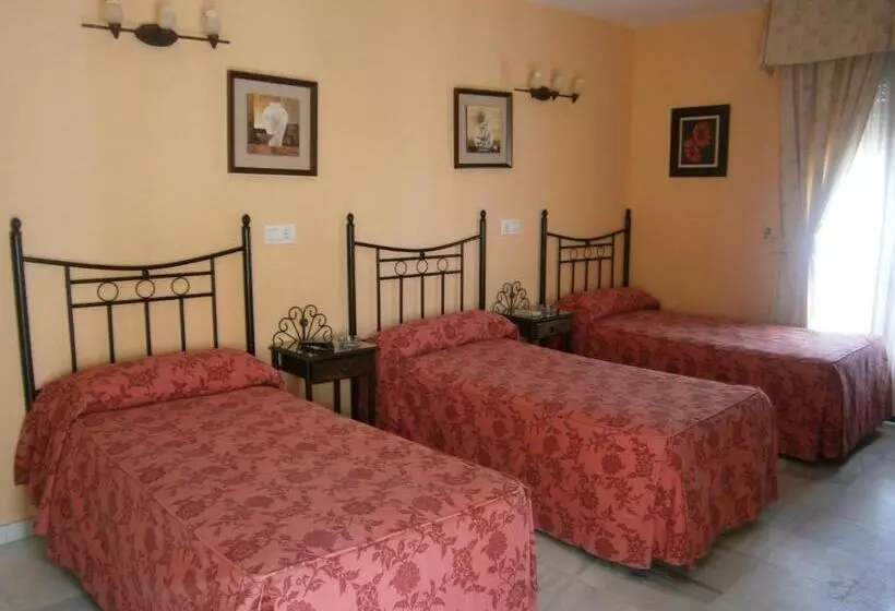 اتاق استاندارد سه نفره, Hostal Almanzor