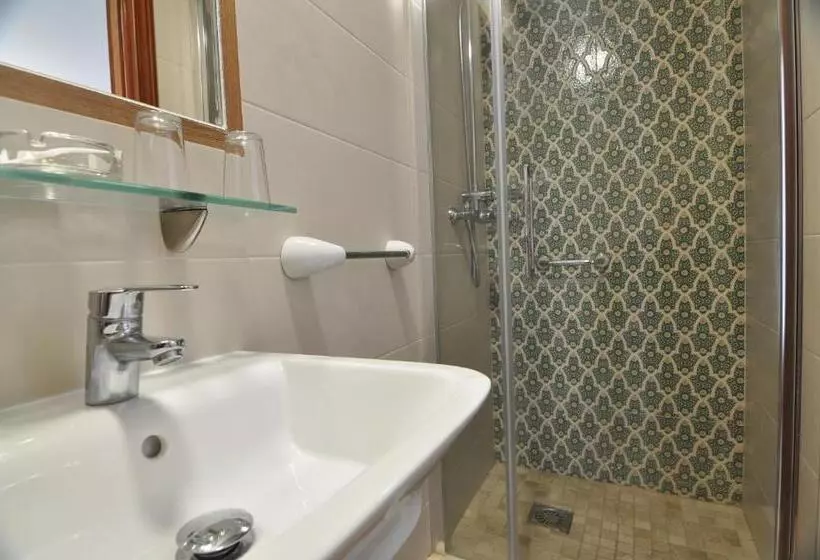 اتاق استاندارد سه نفره, Hostal Almanzor
