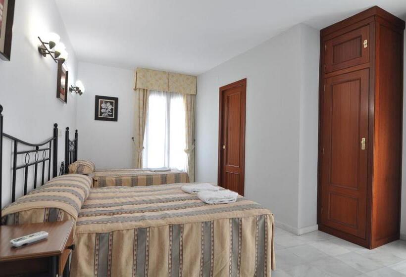 اتاق استاندارد سه نفره, Hostal Almanzor