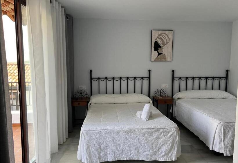 اتاق استاندارد چهار تخته, Hostal Almanzor