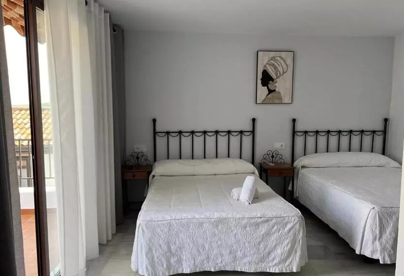 اتاق استاندارد چهار تخته, Hostal Almanzor