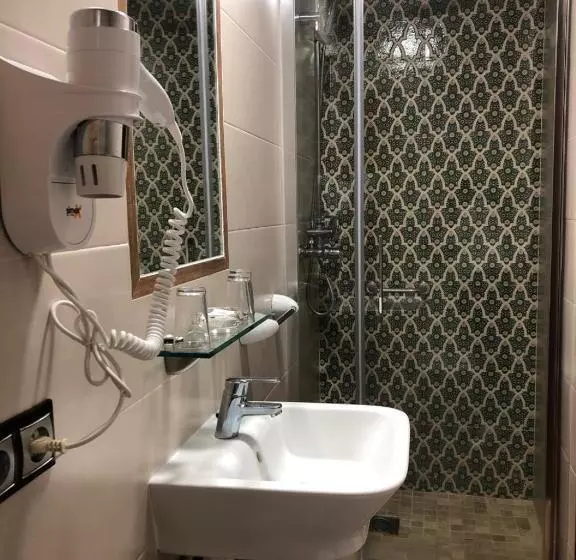 اتاق استاندارد چهار تخته, Hostal Almanzor