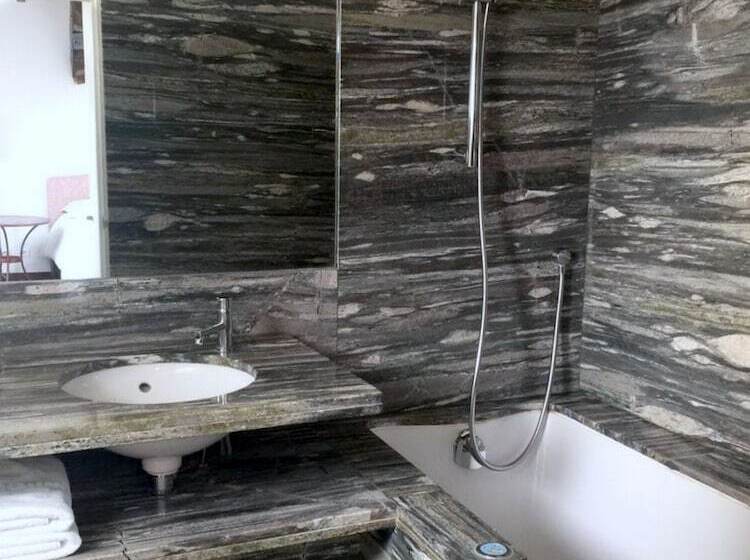 اتاق خانوادگی, Boutique Hotel De La Place Des Vosges