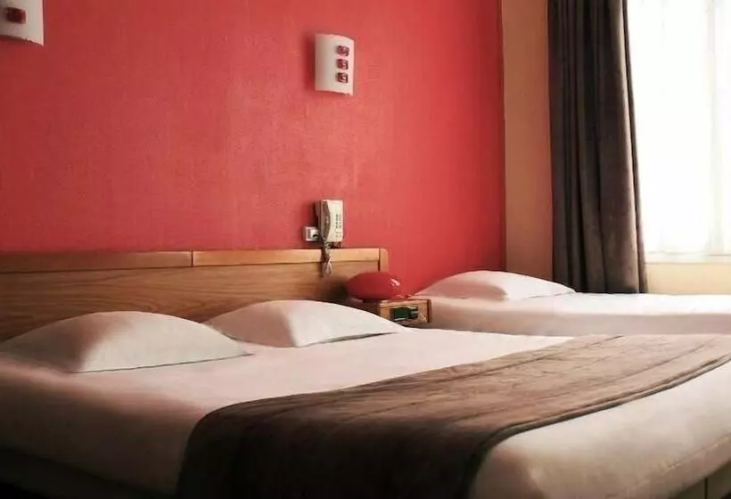 اتاق خانوادگی, Brit Hotel Notre Dame