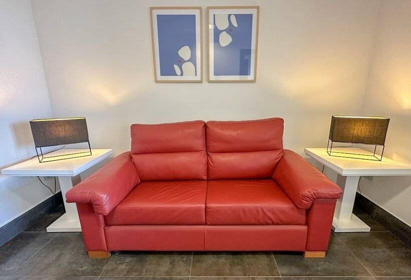 جناح مطلّ علي البحر, El Coso