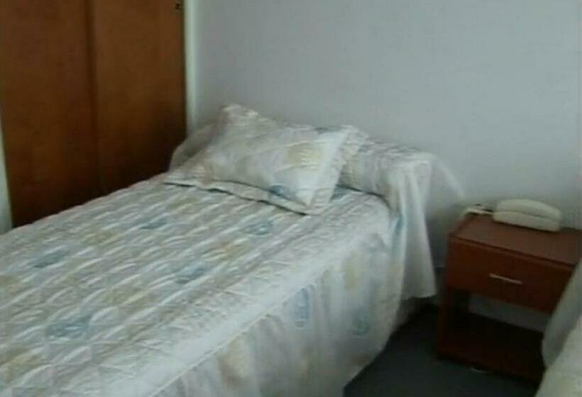 스탠다드 트리플 룸, Fantilli