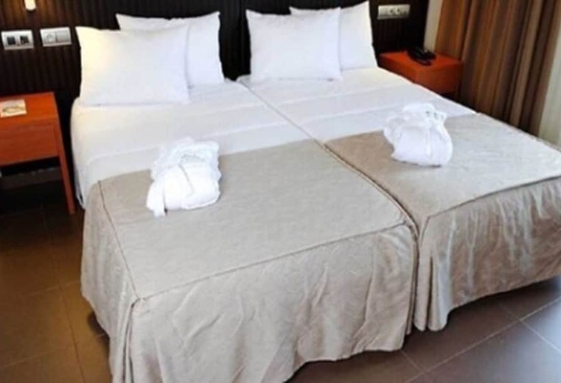 חדר סטנדרט לשלושה, Iberik Rocallaura Balneari