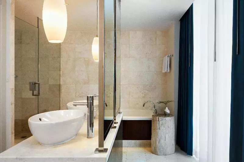 سوئیت با چشم‌انداز, Kimpton Epic Hotel, An Ihg