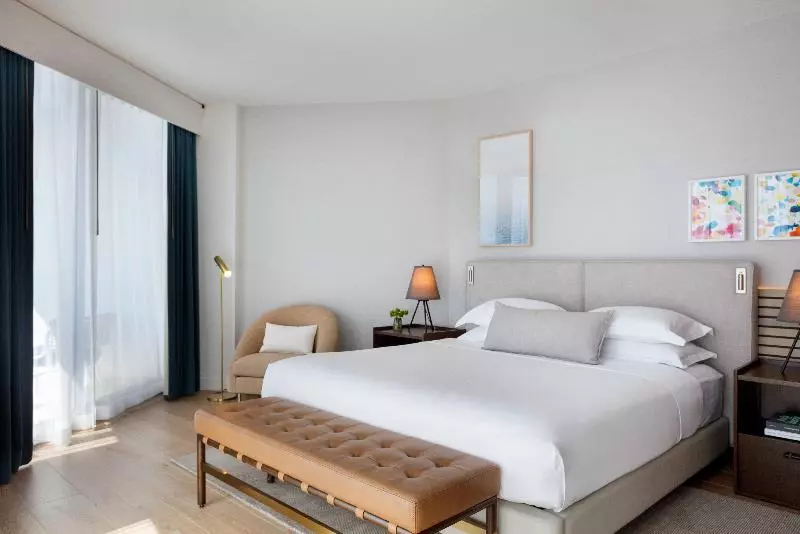 سوییت جونیور با چشم‌انداز شهر, Kimpton Epic Hotel, An Ihg