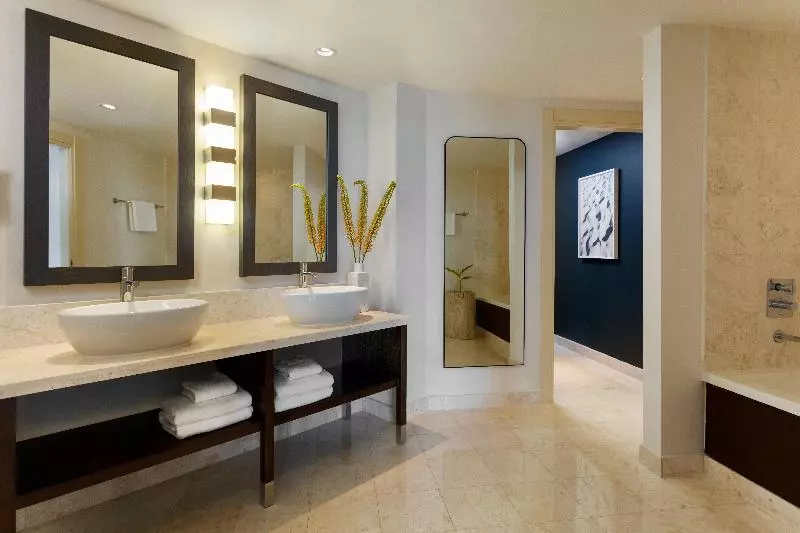 سوییت جونیور با چشم‌انداز شهر, Kimpton Epic Hotel, An Ihg