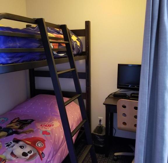 패밀리 스위트, Super 8 By Wyndham Lachenaie/terrebonne