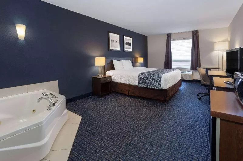 Standard-huone King-vuode, Super 8 By Wyndham Lachenaie/terrebonne