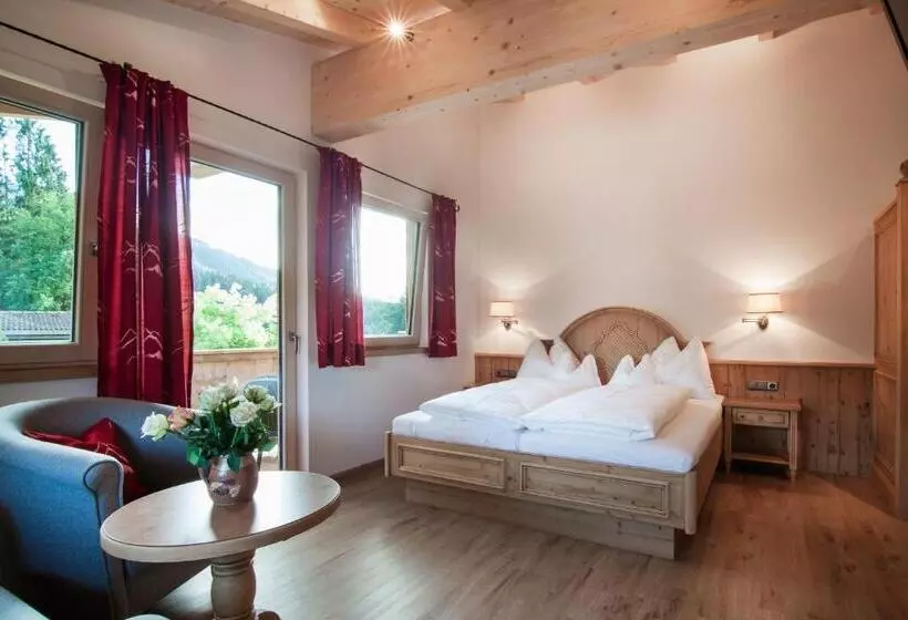 バルコニー付きスタンダードルーム, Landhotel Föhrenhof Ellmau