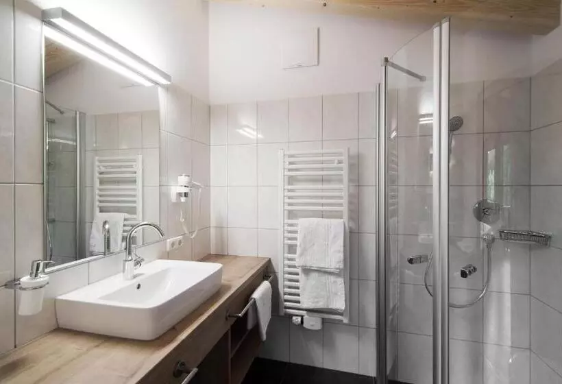 バルコニー付きスタンダードルーム, Landhotel Föhrenhof Ellmau